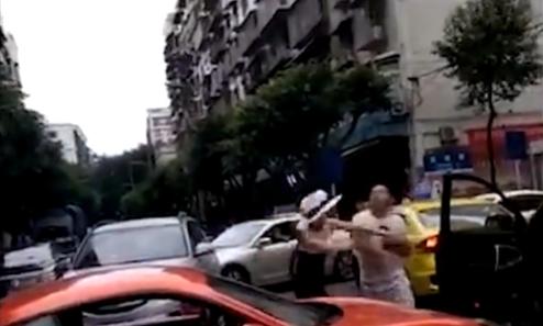 鼎格暖通：重慶保時(shí)捷女車主被奇瑞車主回打，雙方已迅速和解？